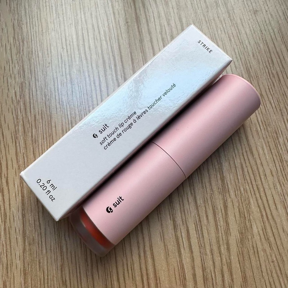 BNIB Glossier G Suit in Strike